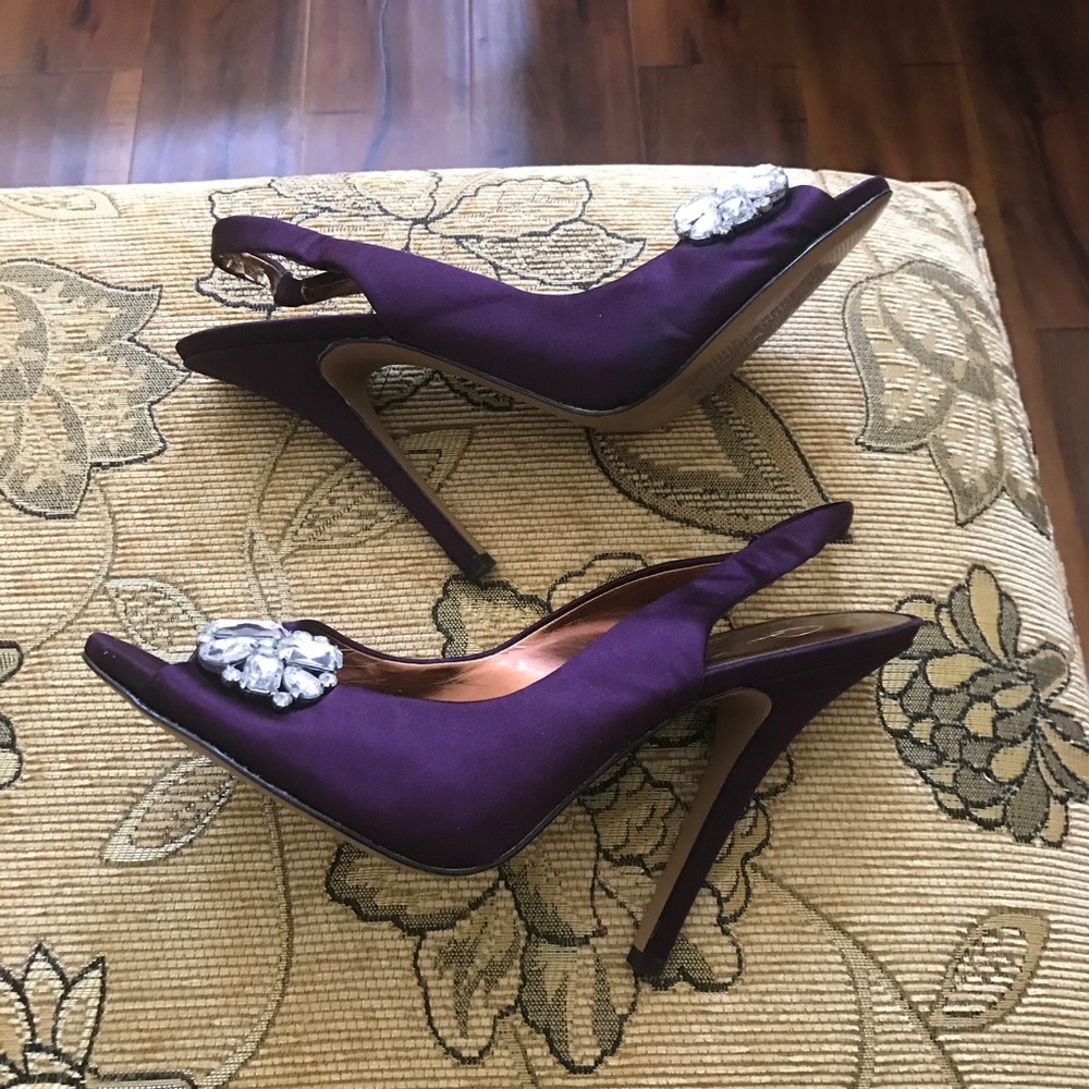 Jessica Simpson Sz 10B purple 3 in heels. Crystal